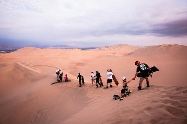 Expats and retirees in Peru learning new hobbies in Ica desert, Perú 