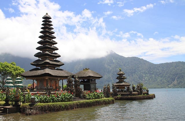 ulun danu floating temple pagoda lake